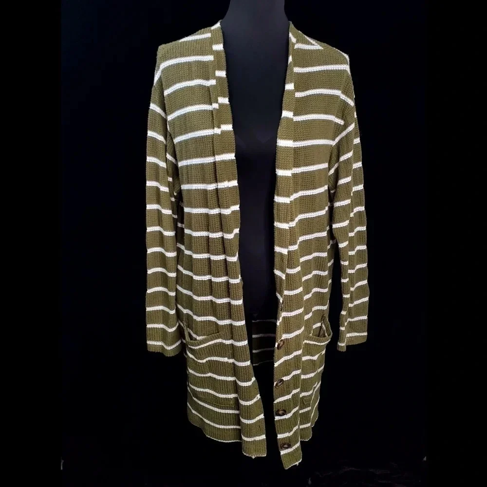 Socialite Striped Knit Button Front Cardigan‎